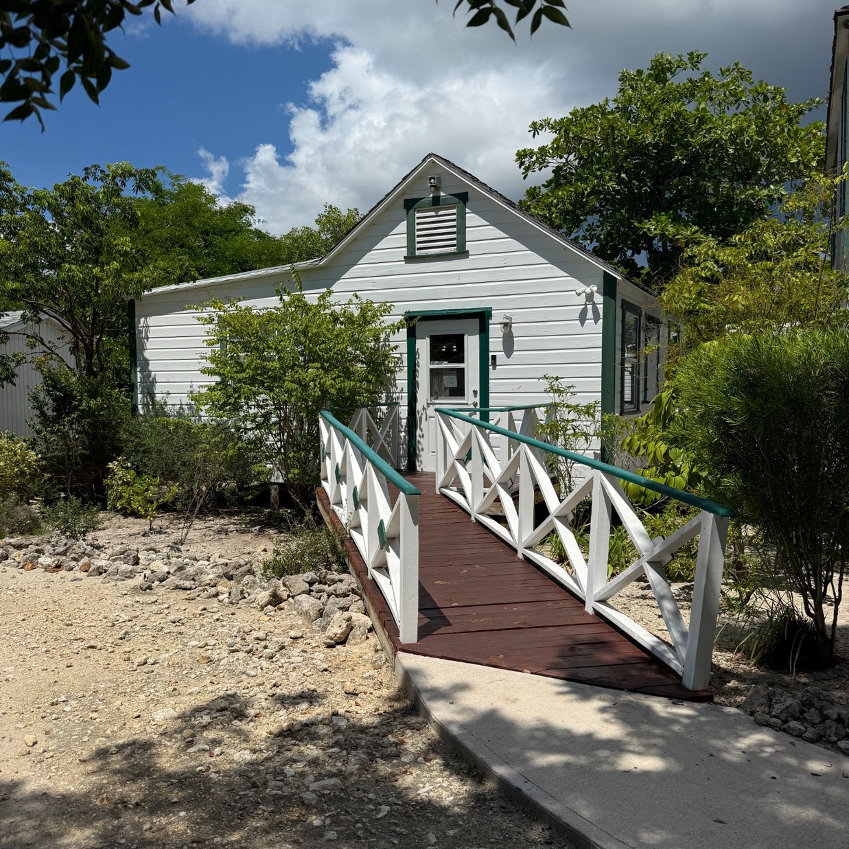 4-star Luxury Hotel in Kolkata - Facade of Kenilworth Hotel with a lawn in front of it